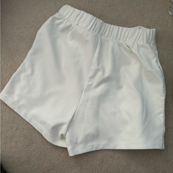 White skort - Picture 3 of 3